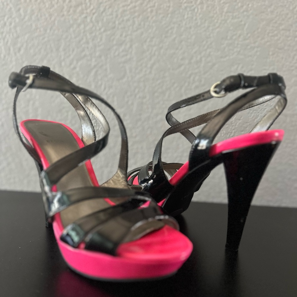 Size 8 G by Guess barely worn black and pink heels.